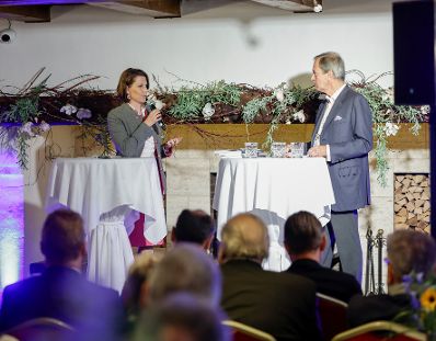 Am 31. August 2021 nahm Bundesministerin Karoline Edtstadler (l.) am Forum Alpbach teil.