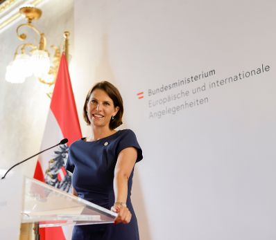 Am 7. September 2022 hielt Bundesministerin Karoline Edtstadler (im Bild) eine Grundsatzrede an alle Österreichischen Botschafterinnen und Botschafter im Rahmen der Botschafter Konferenz.