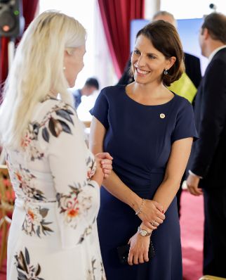 Am 7. September 2022 hielt Bundesministerin Karoline Edtstadler (r.) eine Grundsatzrede an alle Österreichischen Botschafterinnen und Botschafter im Rahmen der Botschafter Konferenz.