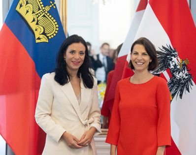 Am 8. September 2022 empfing Bundesministerin Karoline Edtstadler (r.) die liechtensteiner Ministerin Dominique Hasler (l.) zu einem Gespräch.