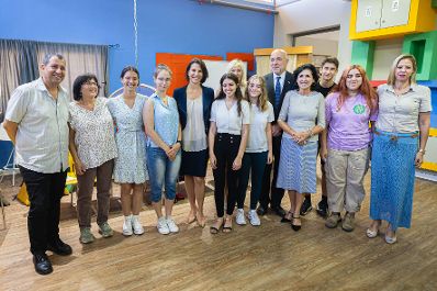 Am 11. September 2022 reiste Bundesministerin Karoline Edtstadler zu einem mehrtägigen Arbeitsbesuch nach Israel. Im Bild beim Leo Baeck Education Center.