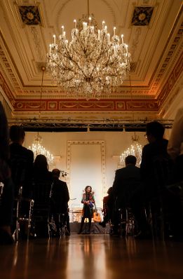 Am 6. Oktober 2022 lud Bundesministerin Karoline Edtstadler zum Klangwelten Konzert in das Bundeskanzleramt ein. Im Bild Danielle Spera.