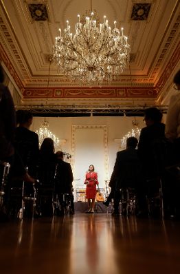 Am 6. Oktober 2022 lud Bundesministerin Karoline Edtstadler (im Bild) zum Klangwelten Konzert in das Bundeskanzleramt ein.