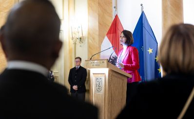 Am 24. Oktober 2022 reiste Bundesministerin Karoline Edtstadler nach Brüssel. Im Bild bei einem Empfang zum Österreichischen Nationalfeiertag.