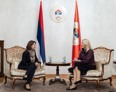 Am 4. November 2022 setzte Bundesministerin Karoline Edtstadler (l.) den mehrtägigen Arbeitsbesuch nach Bosnien und Herzegowina fort. Im Bild mit der Präsidentin der Republika Srpska, Željka Cvijanović (r.).