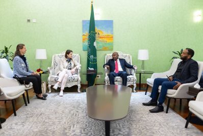 Am 28. November 2022 reiste Bundesministerin Karoline Edtstadler (m.l.) zu einem mehrtägigen Arbeitsbesuch nach Addis Abeba. Im Bild mit dem äthiopischen Innovations & Technologieminister Belete Molla (m.r.).