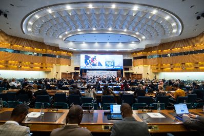 Am 28. November 2022 reiste Bundesministerin Karoline Edtstadler zu einem mehrtägigen Arbeitsbesuch nach Addis Abeba. Im Bild bei der Sitzung der hochrangigen UN- Führungskräfte zum Thema "Digitale Rechte“.