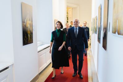 Am 07. Dezember 2022 empfing Bundesministerin Karoline Edtstadler (l.) den Nordmazedonischer Premierminister Dimitri Kovacevski (r.) zu einem Arbeitsgespräch.