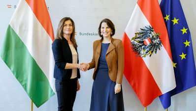 Am 30. Jänner 2023 empfing Bundesministerin Karoline Edtstadler (r.) die ungarischen Ministerin Judit Varga (l.) zu einem Gespräch.