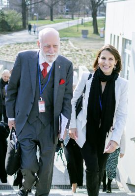 Am 7. März 2023 besuchte Bundesministerin Karoline Edtstadler (r.) mit dem IGF (Internet Governance Forum) die UNO-City Wien. Im Bild mit dem Vorsitzenden des IGF, Vinton Cerf (l.)