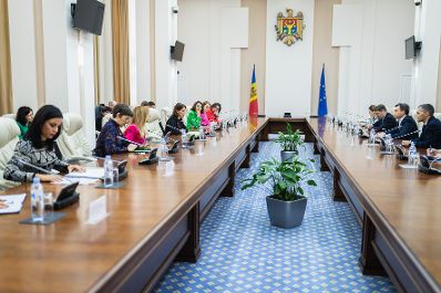 Am 8. März 2023 reiste Bundesministerin Karoline Edtstadler zu einem Arbeitsbesuch nach Chisinau. Im Bild mit dem moldauischen Ministerpräsidenten, Dorin Recean.