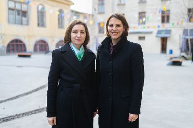 Am 8. März 2023 reiste Bundesministerin Karoline Edtstadler (l.) zu einem Arbeitsbesuch nach Chisinau. Im Bild mit der moldauischen Präsidentin Maia Sandu (r.).