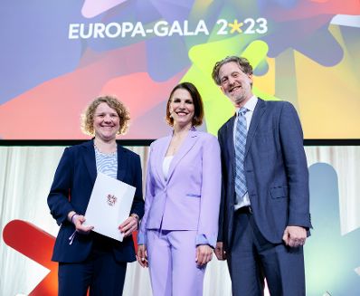 Am 9. Mai 2023 überreichte Bundesministerin Karoline Edtstadler (m.) den Europa-Staatspreis 2023 in 5 Kategorien.