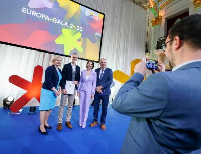 Amb9. Mai 2023 überreichte Bundesministerin Karoline Edtstadler den Europa-Staatspreis 2023 in 5 Kategorien.