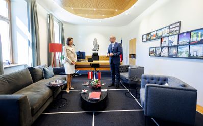 Am 4. September 2023 reiste Bundesministerin Karoline Edtstadler (l.) zu einem Arbeitsbesuch nach Liechtenstein. Im Bild mit dem liechtensteinischen Regierungschef Daniel Risch (r.).
