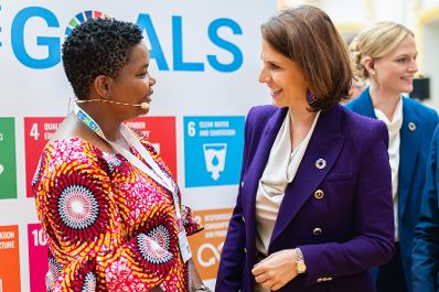 Am 12. Oktober 2023 nahm Bundesministerin Karoline Edtstadler (2.v.r.) am SDG Dialogforum 3.0 teil.