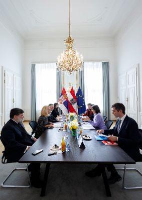Am 14. Februar 2024 empfing Bundesministerin Karoline Edtstadler (2.v.r.) die Ministerin für EU und Integration der Republik Serbien Tanja Miščević (2.v.l.) zu einem Arbeitsgespräch im Bundeskanzleramt.