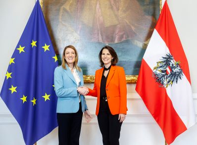 Am 20. März 2024 empfing Bundesministerin Karoline Edtstadler (r.) die Präsidentin des Europäischen Parlaments Roberta Metsola (l.).