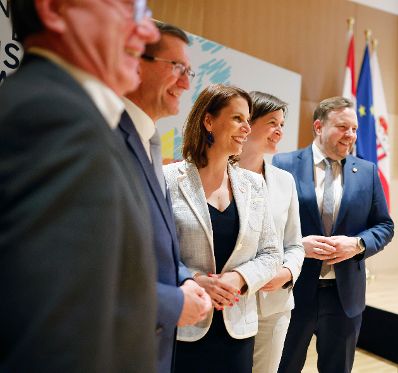 Am 11. April 2024 nahm Bundesministerin Karoline Edtstadler (im Bild) an der Diskussionsveranstaltung „Unser Europa. Unsere Wahl“ in Linz teil.