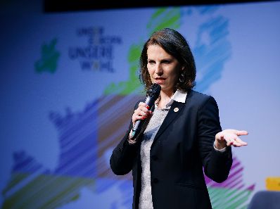 Am 18. April 2024 nahm Bundesministerin Karoline Edtstadler (im Bild) an der Diskussionsveranstaltung „Unser Europa. Unsere Wahl“ in Villach teil.