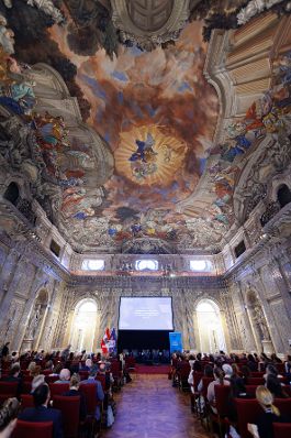 Am 6. Mai 2024 nahm Bundesministerin Karoline Edtstadler an der Konferenz gegen Antisemitismus in Wien teil.