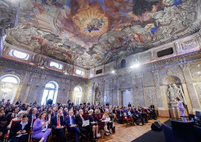 Am 6. Mai 2024 nahm Bundesministerin Karoline Edtstadler an der Konferenz gegen Antisemitismus in Wien teil.