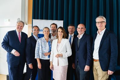 Am 28. Mai 2024 nahm Bundesministerin Karoline Edtstadler (m.) an der 78. Generalversammlung des Bankenverbandes teil.