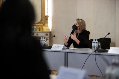 Am 10. Februar 2021 fand ein Roundtable der Taskforce Jugenbeschäftigung statt. Im Bild Bundesministerin Susanne Raab.