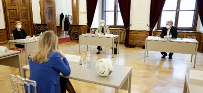 Am 12. März 2021 empfing Bundesministerin Susanne Rabb Vertreterinnen und Vertreter von Sport Austria zu einem Gespräch.