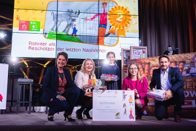Am 03. November 2021 war Bundesministerin Susanne Raab (im Bild) bei der Verleihung der MINT Girls Awards.