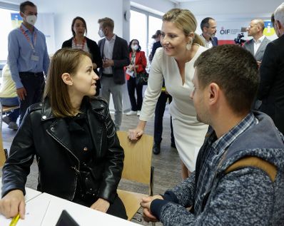 Am 8. Juli 2022 besuchte Bundesministerin Susanne Raab (im Bild) die erste „Karriereplattform“ für vertriebene Ukrainerinnen und Ukrainer im Integrationszentrum Wien des Österreichischen Integrationsfonds.