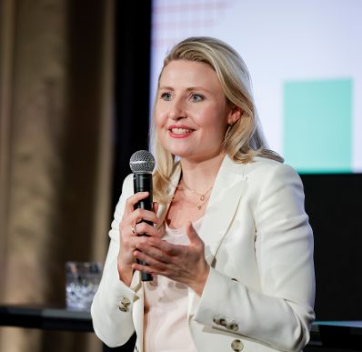 Am 4. März 2022 lud Bundesministerin Susanne Raab (im Bild) zur Auftaktveranstaltung - LEA Lets Empower Austria ein.