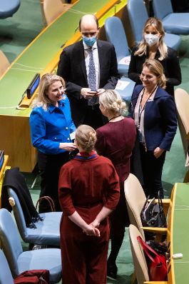 Am 14. März 2022 reiste Bundesministerin Susanne Raab (l.) zur Weltfrauenkonferenz nach New York.