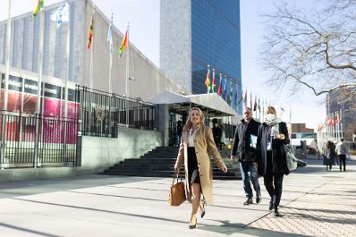 Am 15. März 2022 reiste Bundesministerin Susanne Raab (l.) zur Weltfrauenkonferenz nach New York.