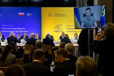 Am 5. Mai 2022 reiste Bundesministerin Susanne Raab zu einem Arbeitsbesuch nach Warschau. Im Bild am bei der Hochrangigen Internationalen Geberkonferenz für die Ukraine.