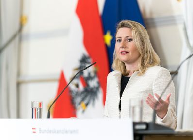 Am 23. November 2022 nahmen Bundesministerin Susanne Raab (im Bild) und Bundesminister Johannes Rauch am Pressefoyer nach dem Ministerrat teil.