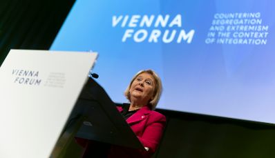 Am 5. Dezember 2022 lud Bundesministerin Susanne Raab zum Event „Vienna Forum on Countering Segregation and Extremism in the Context of Integration" ein.
