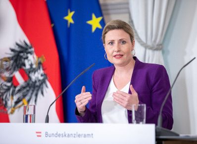 Am 23. März 2023 nahmen Bundesministerin Susanne Raab (im Bild) und Klubobfrau Sigrid Maurer an einer Pressekonferenz zum Thema ORF teil.