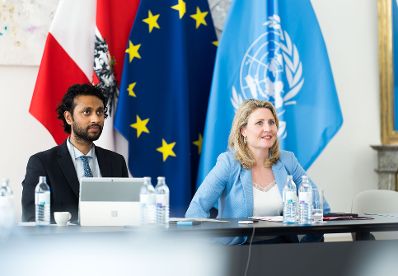 Am 17. April 2023 nahm Bundesministerin Susanne Raab (r.) an einer Videokonferenz der UN Women teil.