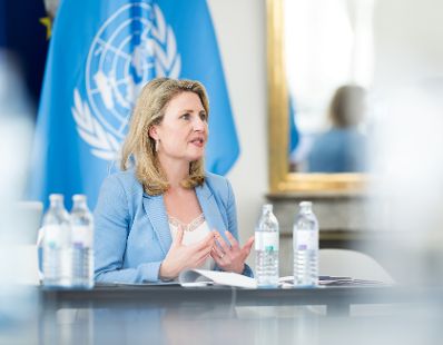 Am 17. April 2023 nahm Bundesministerin Susanne Raab (im Bild) an einer Videokonferenz der UN Women teil.