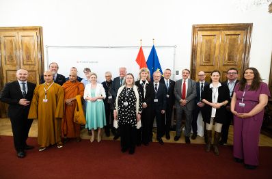 Am 3. Mai 2023 empfing Bundesministerin Susanne Raab anlässlich 40 Jahre Buddhismus in Österreich Vertreterinnen und Vertreter der Österreichischen Religionsgesellschaften.