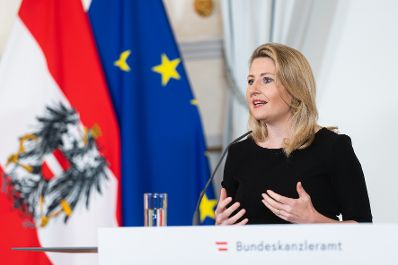 Am 17. Mai 2023 nahmen Bundesministerin Susanne Raab (im Bild) und Bundesminister Johannes Rauch am Pressefoyer nach dem Ministerrat teil.