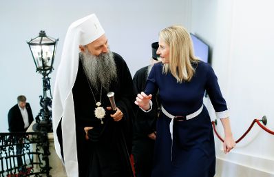 Am 9. Juni 2023 empfing Bundesministerin Susanne Raab (r.) den Serbisch-orthodoxer Patriarch Porfirije Perić (l.) zu einem Gespräch.