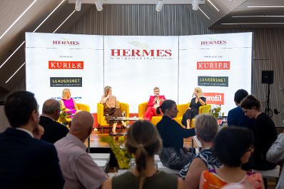 Am 21. Juni 2023 besuchte Bundesministerin Susanne Raab das HERMES Frauen Forum 2023, Politik trifft Wirtschaft.