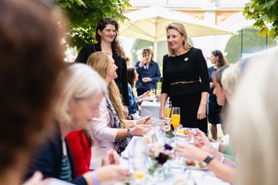 Am 14. September nahmen Bundesministerin Susanne Raab (m.r.) und Staatssekretärin Claudia Plakolm an der Festveranstaltung anlässlich des 40-jährigen Jubiläums der Sektion Familie und Jugend teil.