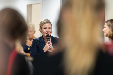 Am 20. September 2023 nahm Bundesministerin Susanne Raab (m.) an der Büroeröffnung der Gleichbehandlungsanwaltschaft teil.