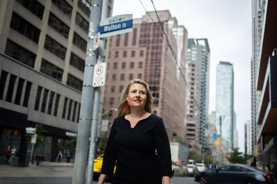 Am 5. Oktober 2023 reiste Bundesministerin Susanne Raab (im Bild) zu einem mehrtägigen Arbeitsbesuch nach Toronto.