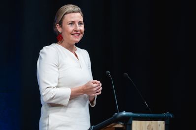 Am 11. Oktober 2023 nahm Bundesministerin Susanne Raab (im Bild) am Balance Up Summit teil.