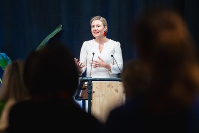 Am 11. Oktober 2023 nahm Bundesministerin Susanne Raab (m.) am Balance Up Summit teil.