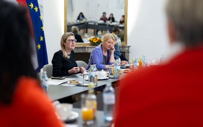 Am 27. November 2023 lud Bundesministerin Susanne Raab (im Bild) die österreichischen Bundesbäuerinnen zu einem Arbeitsgespräch.